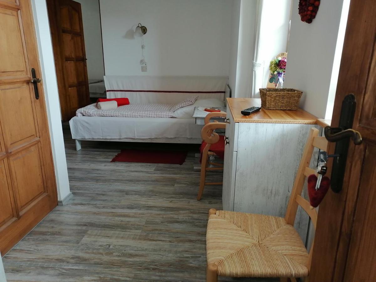 Mives Vendeghaz Hotel Pogány Exterior foto